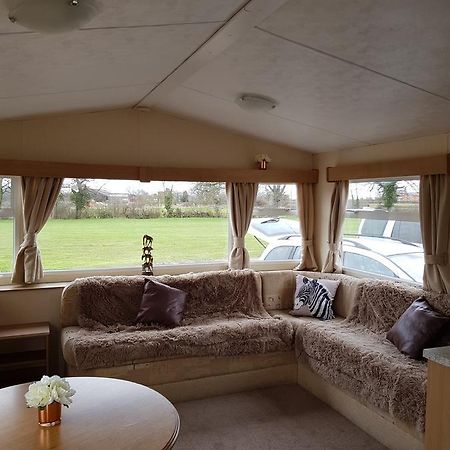 Pitch & Canvas - Self Catering At Broad Oak Farm Hotel Tattenhall Bagian luar foto