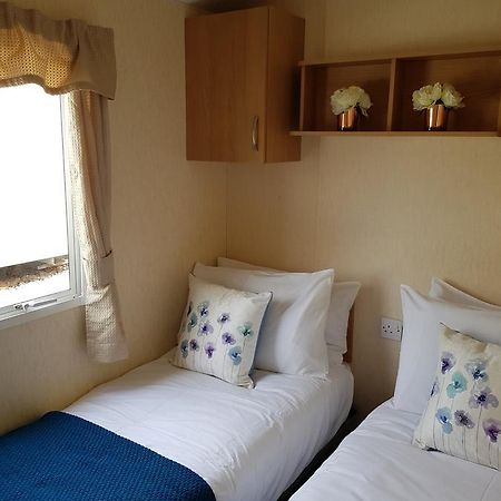 Pitch & Canvas - Self Catering At Broad Oak Farm Hotel Tattenhall Bagian luar foto
