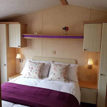 Pitch & Canvas - Self Catering At Broad Oak Farm Hotel Tattenhall Bagian luar foto