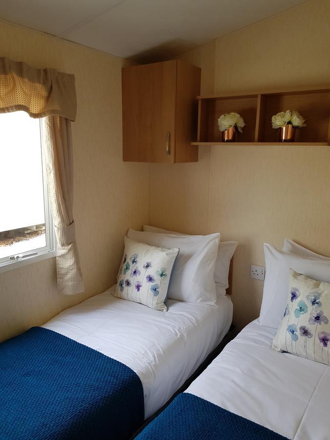 Pitch & Canvas - Self Catering At Broad Oak Farm Hotel Tattenhall Bagian luar foto