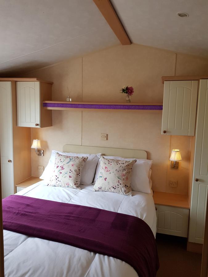 Pitch & Canvas - Self Catering At Broad Oak Farm Hotel Tattenhall Bagian luar foto