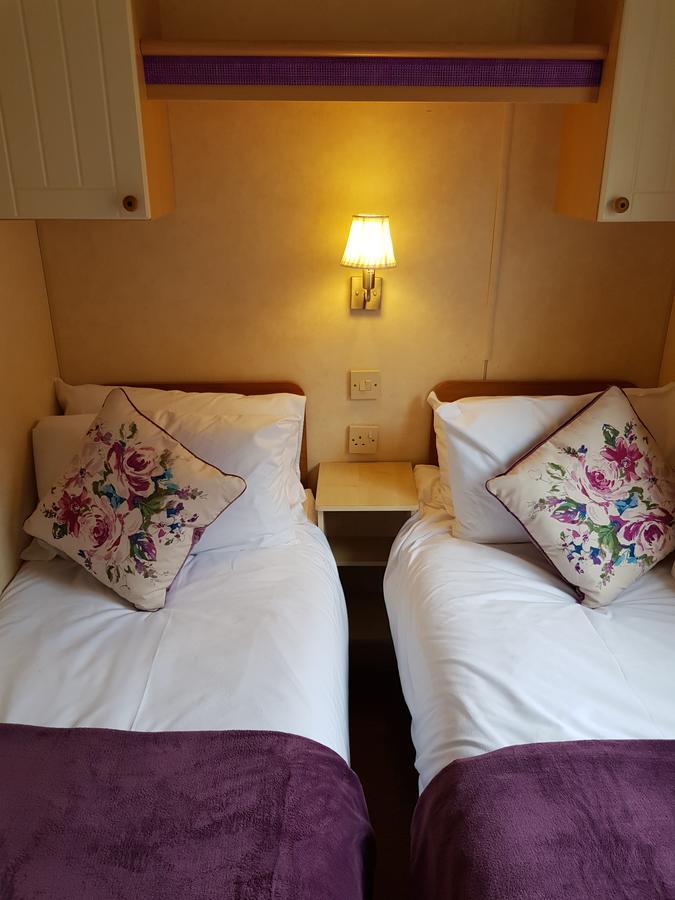 Pitch & Canvas - Self Catering At Broad Oak Farm Hotel Tattenhall Bagian luar foto