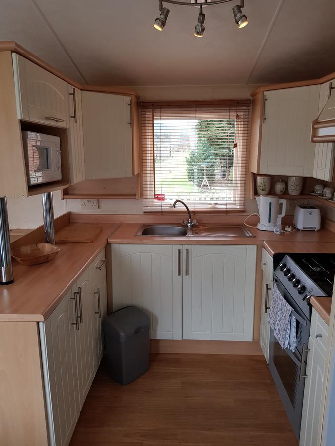 Pitch & Canvas - Self Catering At Broad Oak Farm Hotel Tattenhall Bagian luar foto