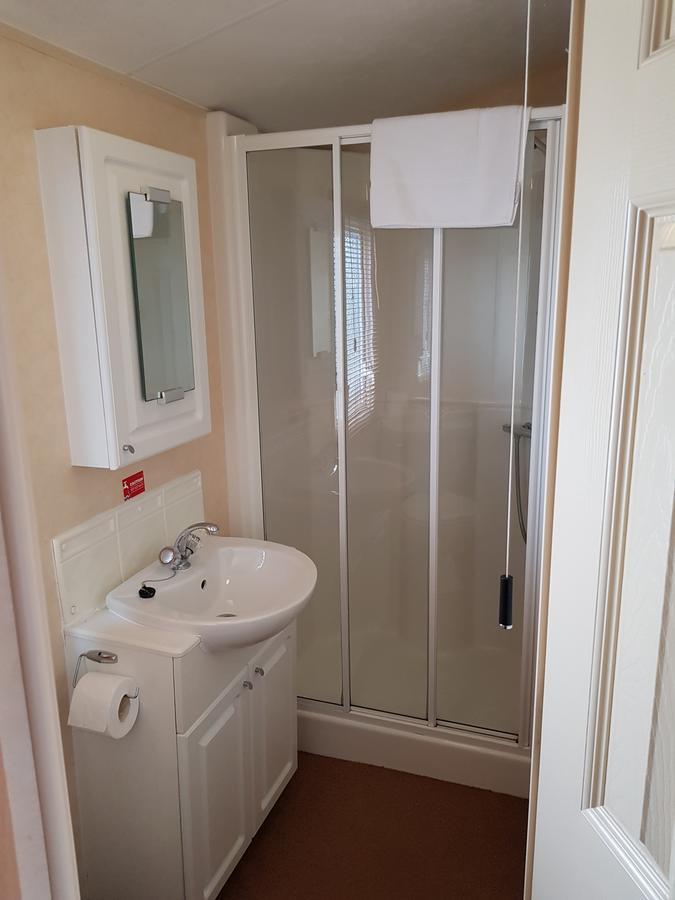 Pitch & Canvas - Self Catering At Broad Oak Farm Hotel Tattenhall Bagian luar foto
