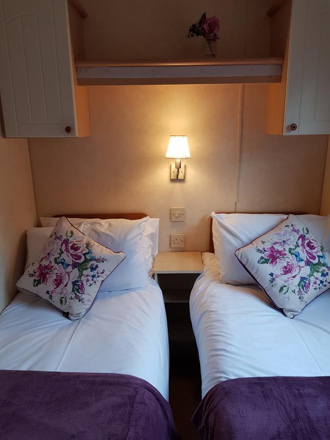 Pitch & Canvas - Self Catering At Broad Oak Farm Hotel Tattenhall Bagian luar foto