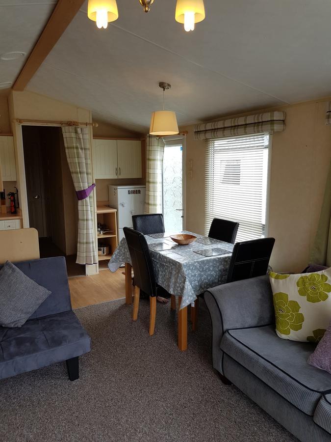Pitch & Canvas - Self Catering At Broad Oak Farm Hotel Tattenhall Bagian luar foto